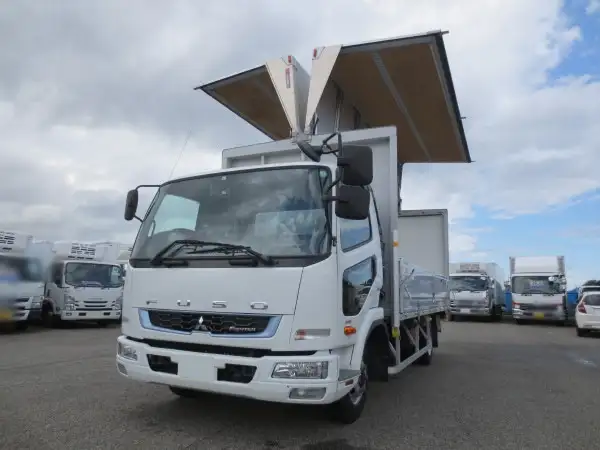 三菱 ファイター 中型/増トン ウイング 床鉄板 ベッド の中古トラック【車両No.126600】