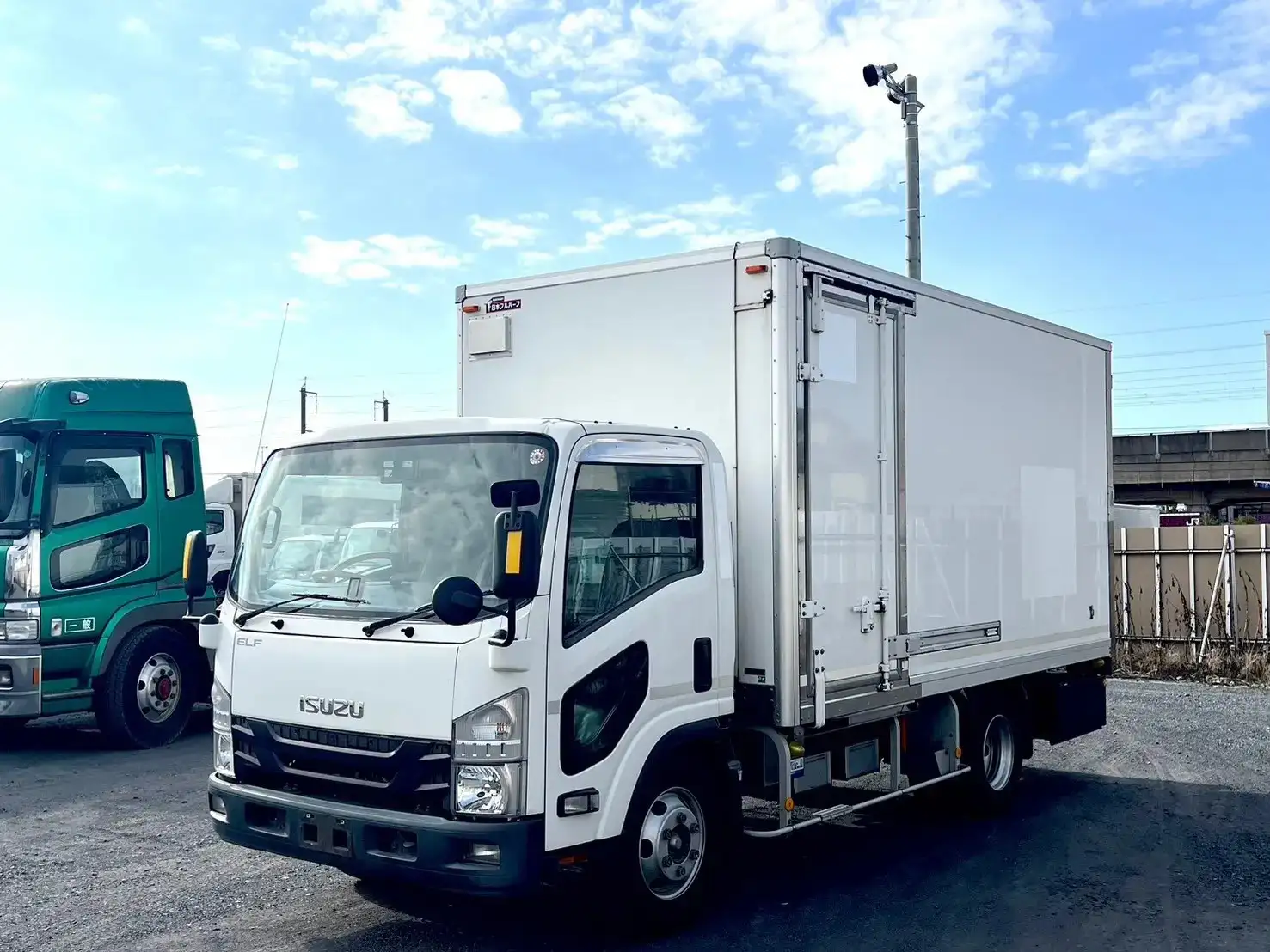 いすゞ エルフ 小型 冷凍冷蔵 保冷 サイドドア の中古トラック【車両No.175739】