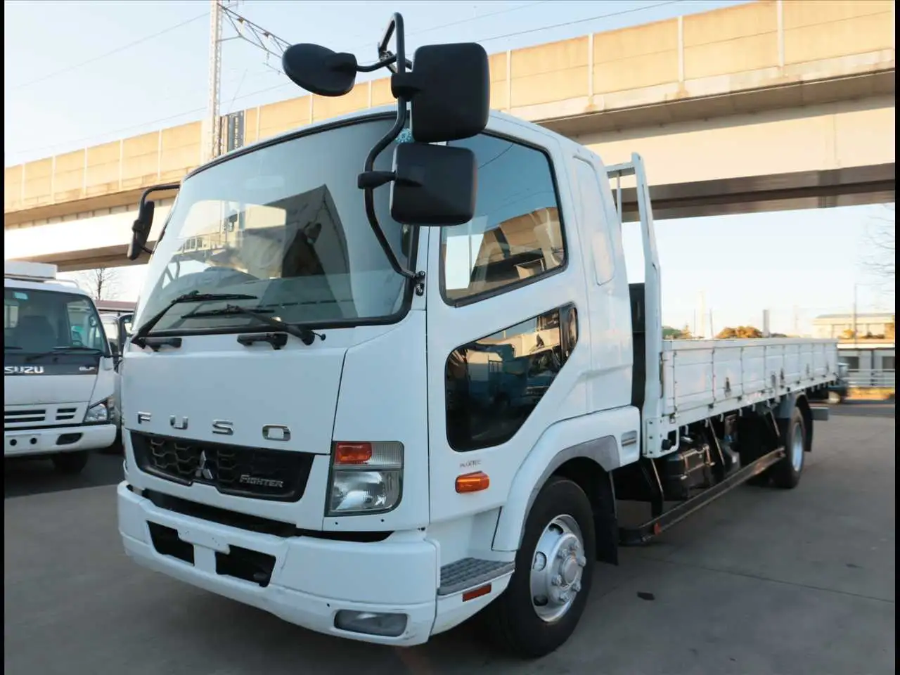 三菱 ファイター 中型/増トン 平ボディ ベッド TKG-FK61F の中古トラック【車両No.180913】