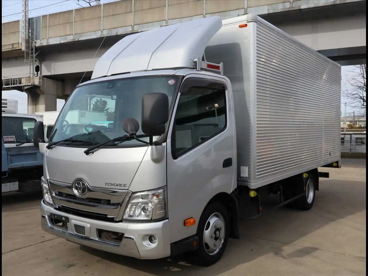 トヨタ トヨエース 小型 アルミバン 2RG-XZU710 R2 の中古トラック【車両No.181392】