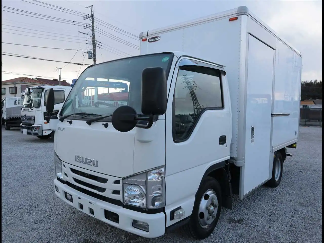 いすゞ エルフ 小型 アルミバン サイドドア 3枚観音 の中古トラック【車両No.181452】