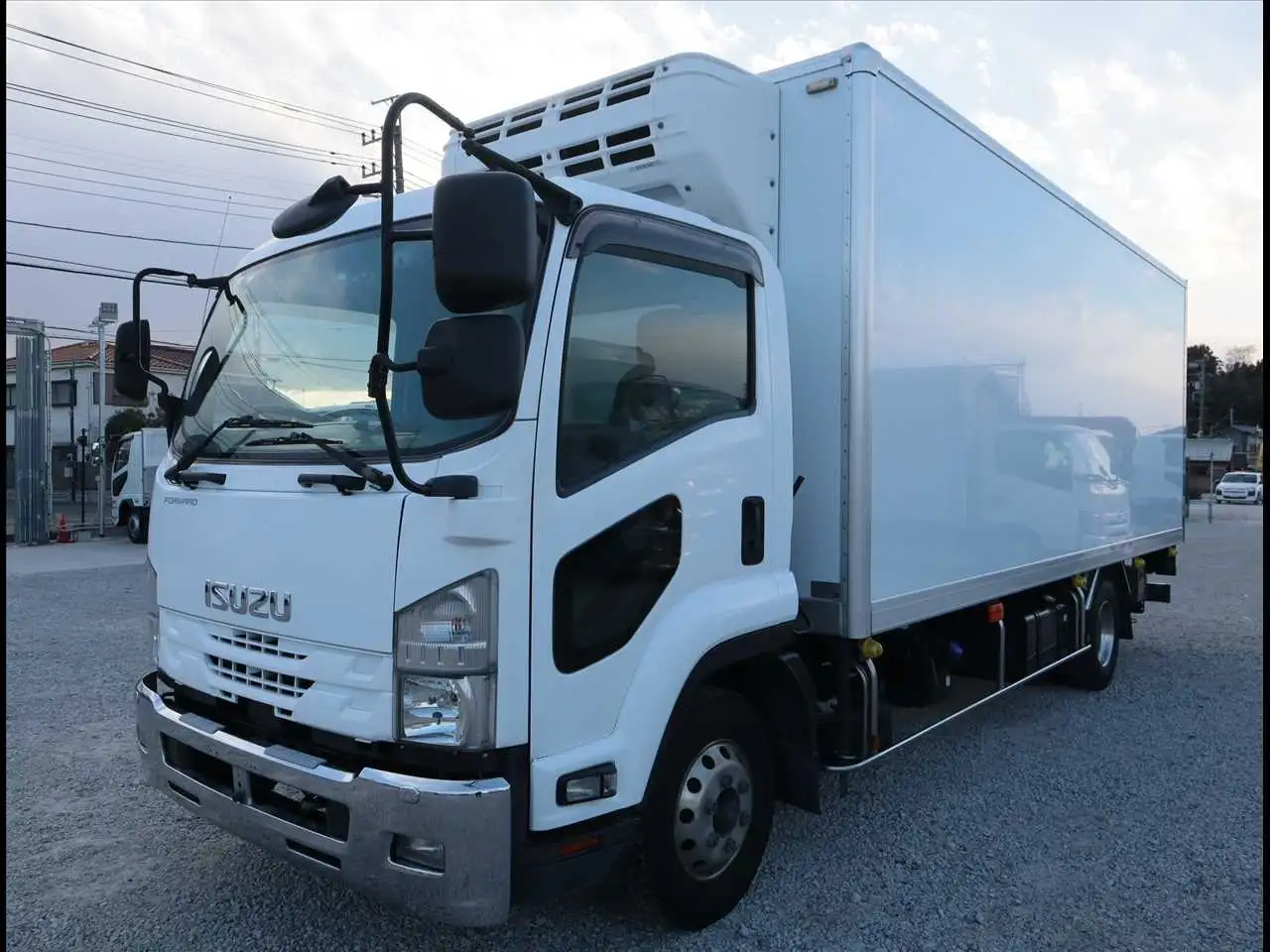 いすゞ フォワード 中型/増トン 冷凍冷蔵 低温 パワーゲート の中古トラック【車両No.182370】