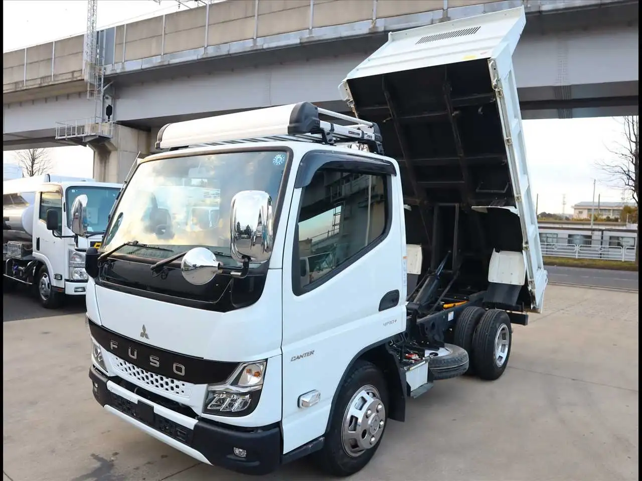 三菱 キャンター 小型 ダンプ 2RG-FBA60 R5 の中古トラック【車両No.182696】