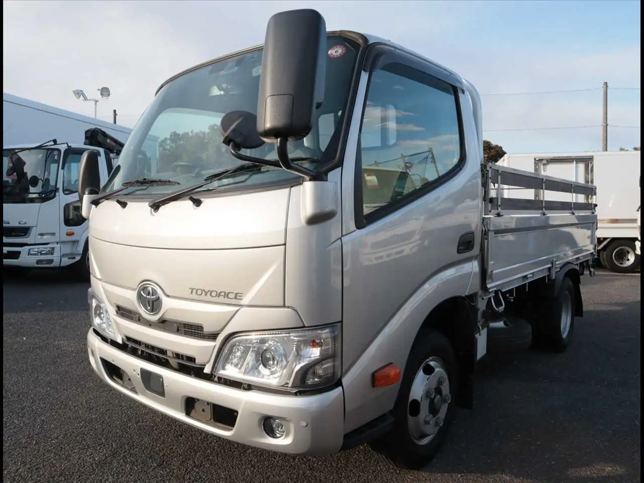 トヨタ トヨエース 小型 平ボディ 2RG-XZU605 R2 の中古トラック【車両No.182804】