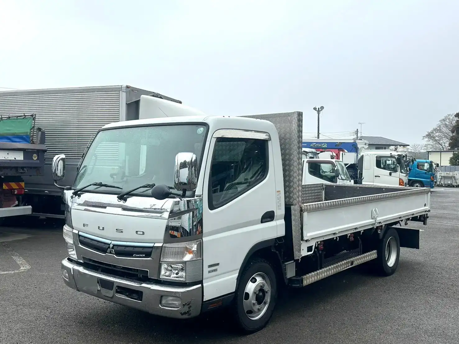 三菱 キャンター 小型 平ボディ 床鉄板 カスタム の中古トラック【車両No.184257】