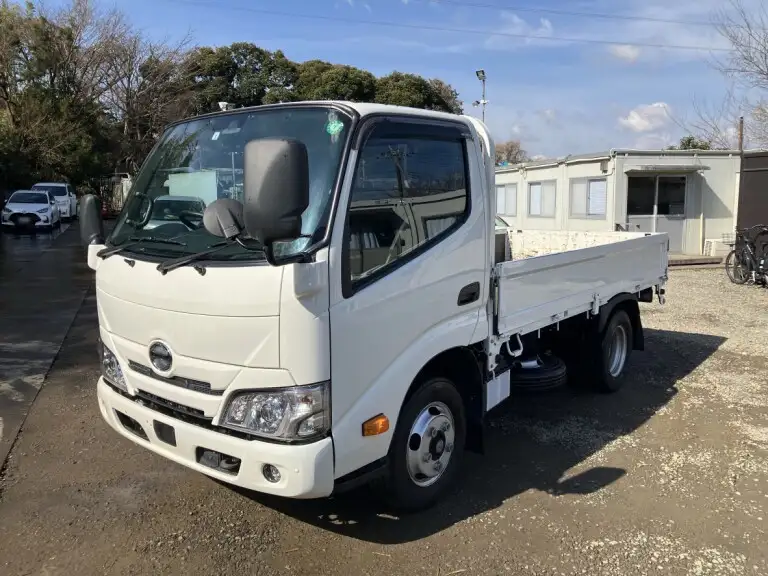 日野 デュトロ 小型 平ボディ 2RG-XZU605M R2 の中古トラック【車両No.184358】