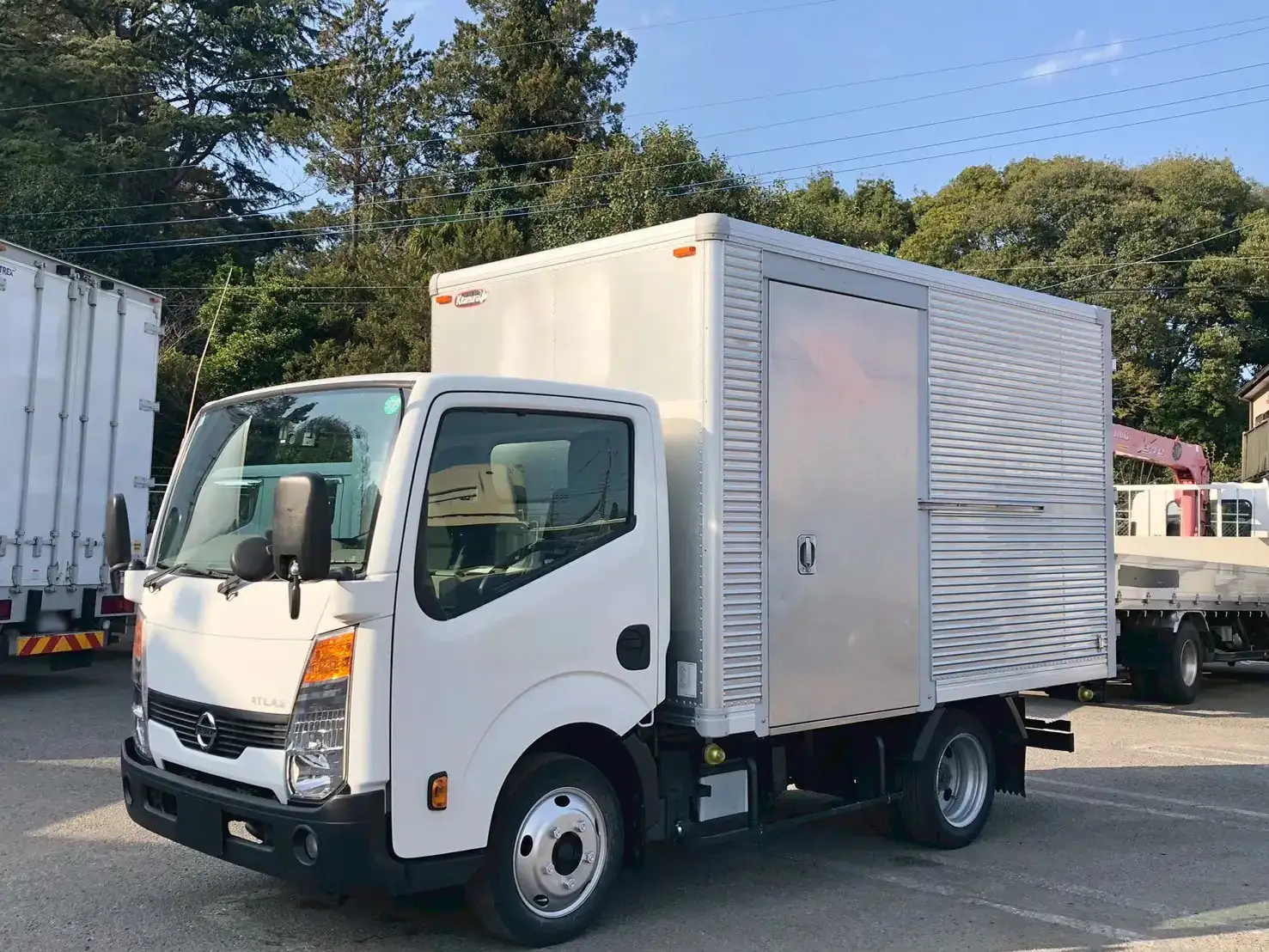日産 アトラス 小型 アルミバン サイドドア 3枚観音 の中古トラック【車両No.186078】