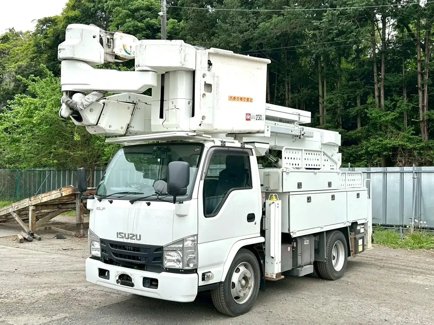 いすゞ エルフ 小型 高所・建柱車 高所作業車 電工仕様 の中古トラック【車両No.187586】