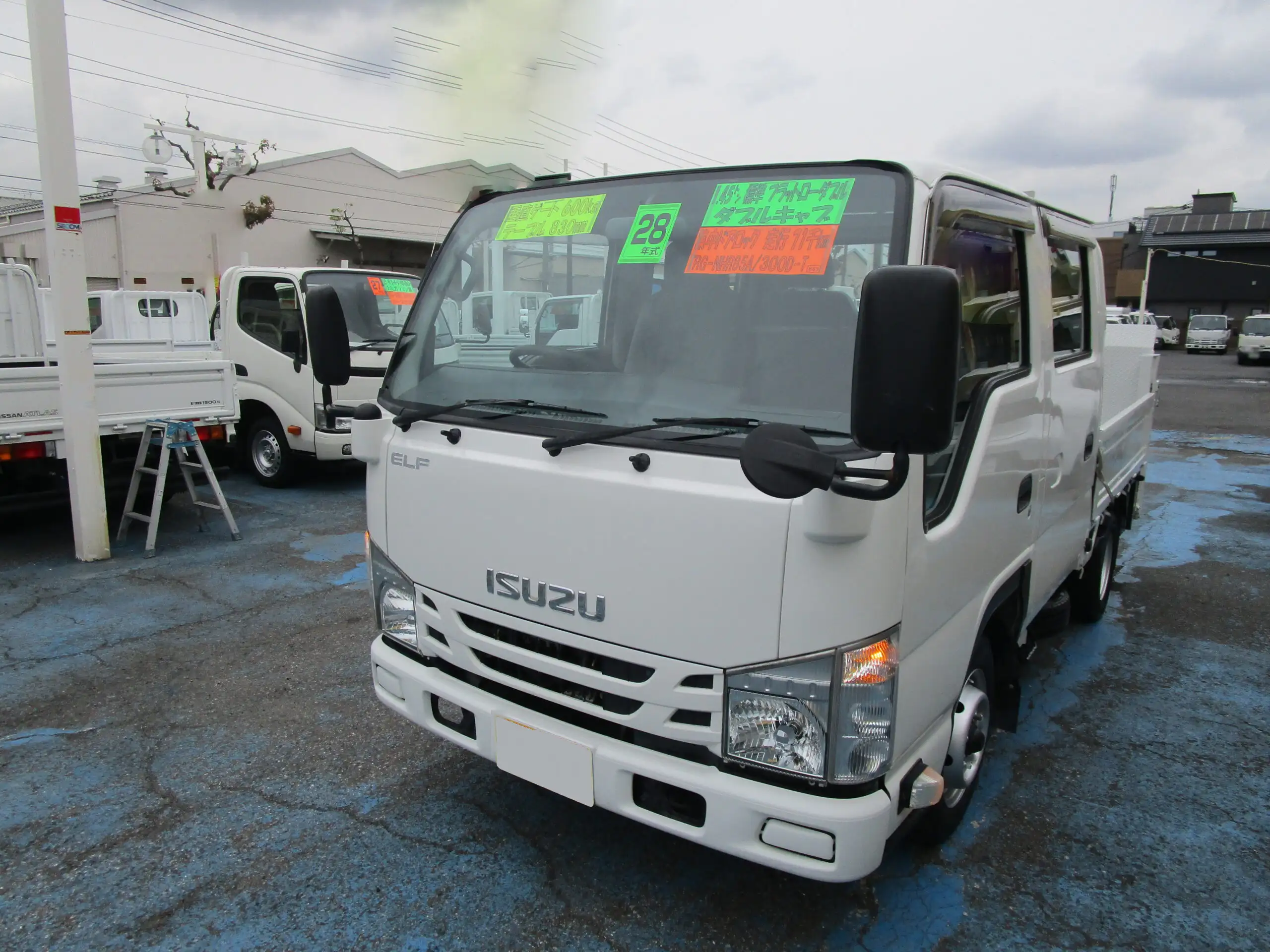 いすゞ エルフ 小型 平ボディ Wキャブ パワーゲート の中古トラック【車両No.187919】