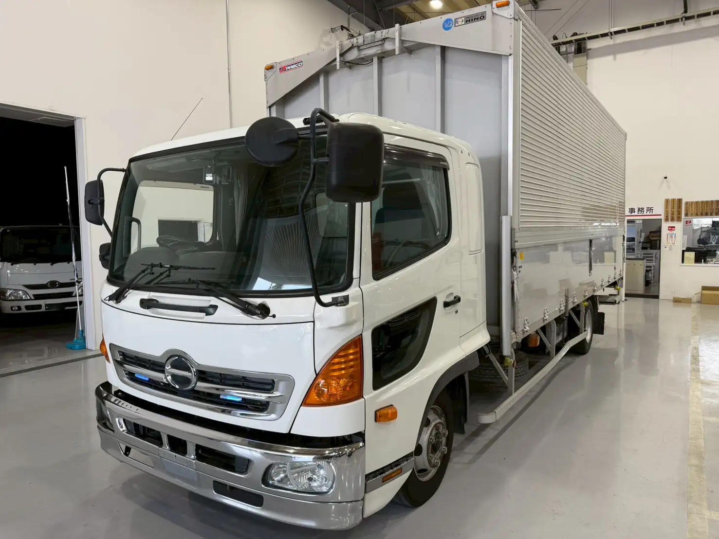 日野 レンジャー 中型/増トン ウイング パワーゲート ベッド の中古トラック【車両No.188101】