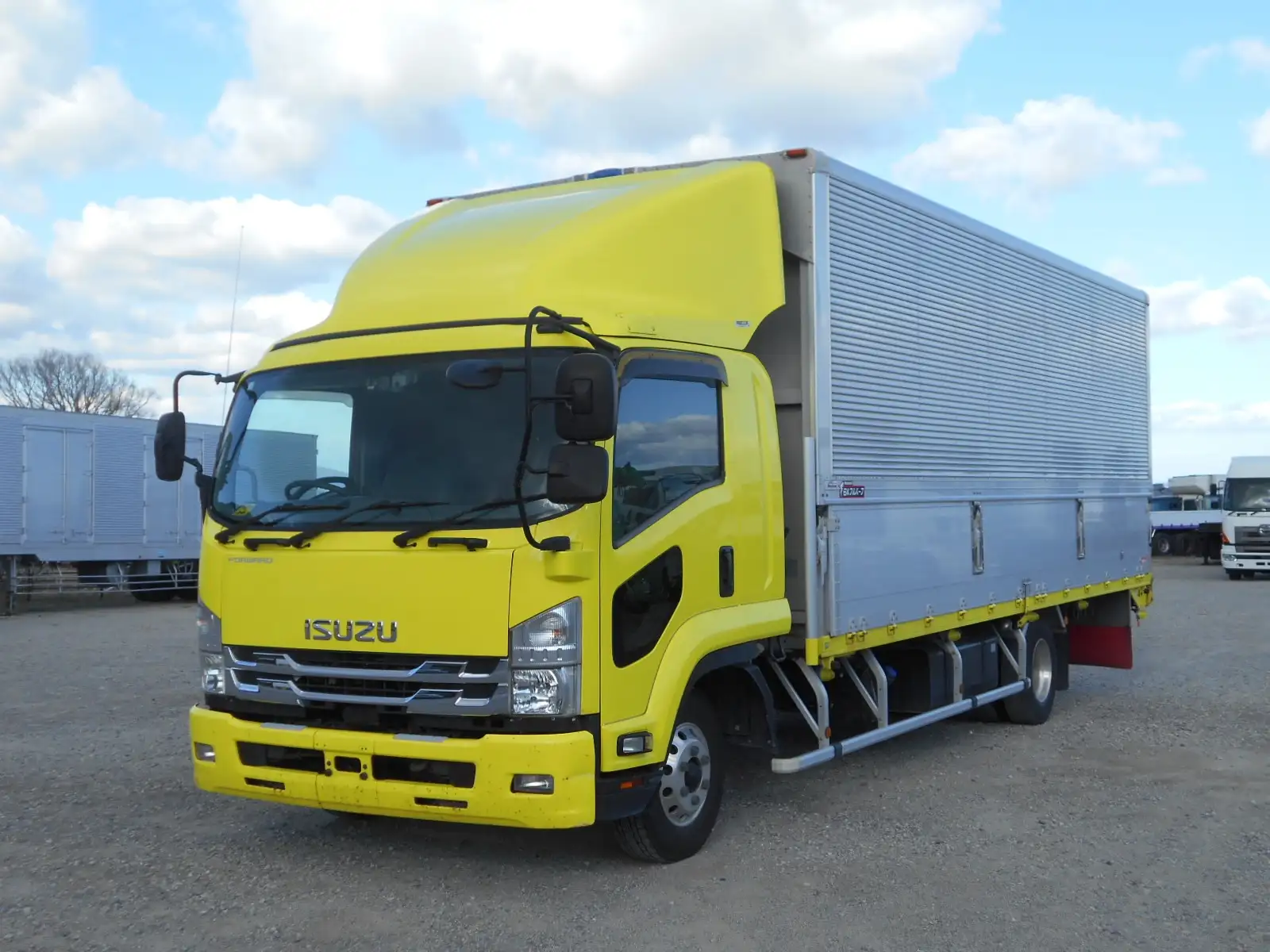 いすゞ フォワード 中型/増トン ウイング ベッド 2RG-FRR90S2 の中古トラック【車両No.189696】