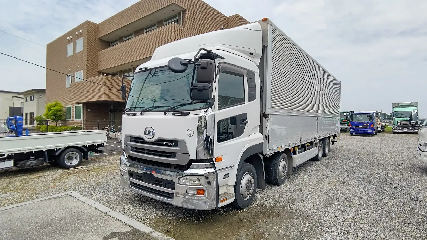 日産UD クオン 大型 ウイング パワーゲート エアサス の中古トラック【車両No.190855】