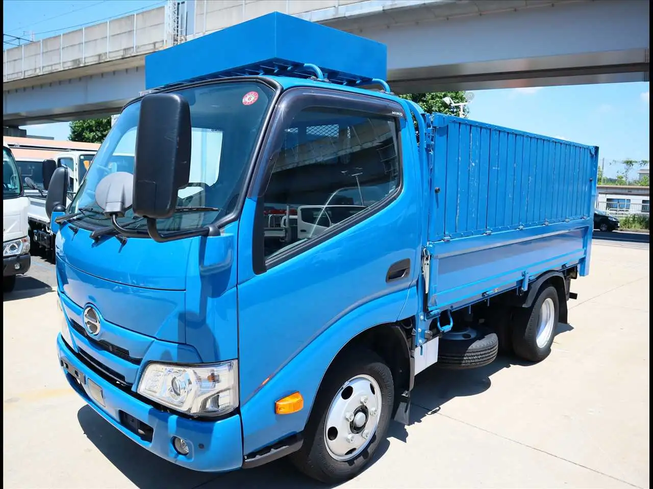 日野 デュトロ 小型 平ボディ 2RG-XZU605M R5 の中古トラック【車両No.194076】